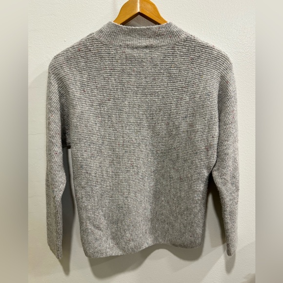 Retrology ladies classic crewneck grey speckled Sweater. Large. Like new! EUC! - Picture 3 of 5